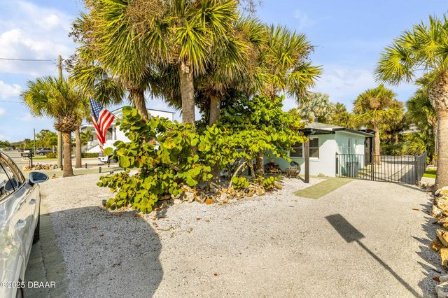 402 Lincoln Avenue, New Smyrna Beach, FL 32169