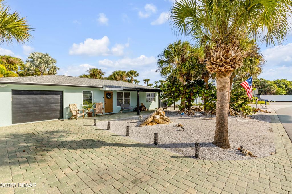 402 Lincoln Avenue, New Smyrna Beach, FL 32169