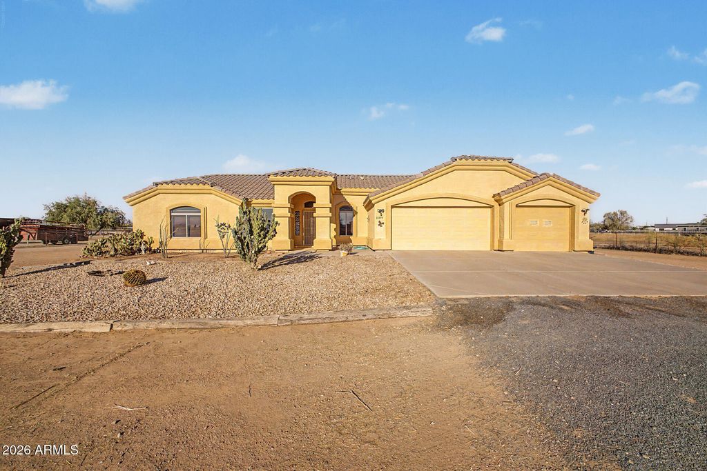 Image 1 of property listing at 33399 N KAREN Lane, San Tan Valley, AZ 85143