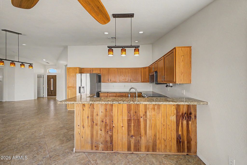 Image 11 of property listing at 33399 N KAREN Lane, San Tan Valley, AZ 85143
