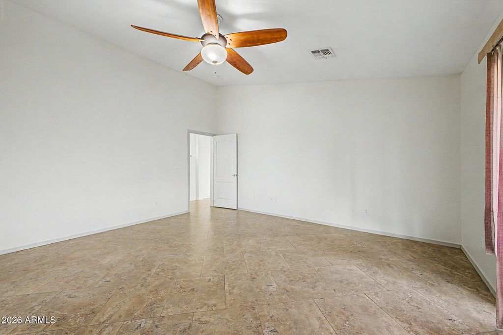 Image 14 of property listing at 33399 N KAREN Lane, San Tan Valley, AZ 85143