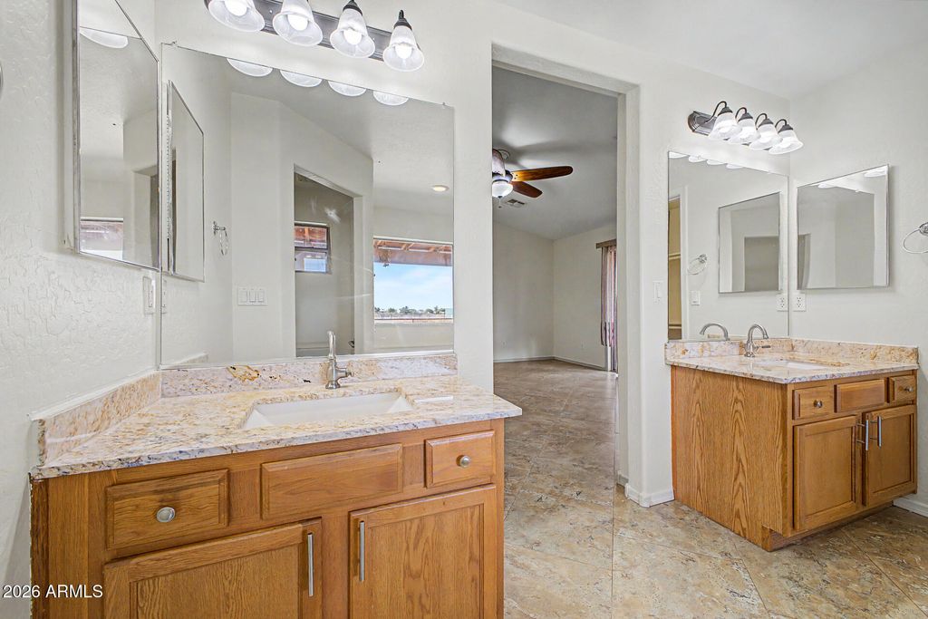 Image 15 of property listing at 33399 N KAREN Lane, San Tan Valley, AZ 85143