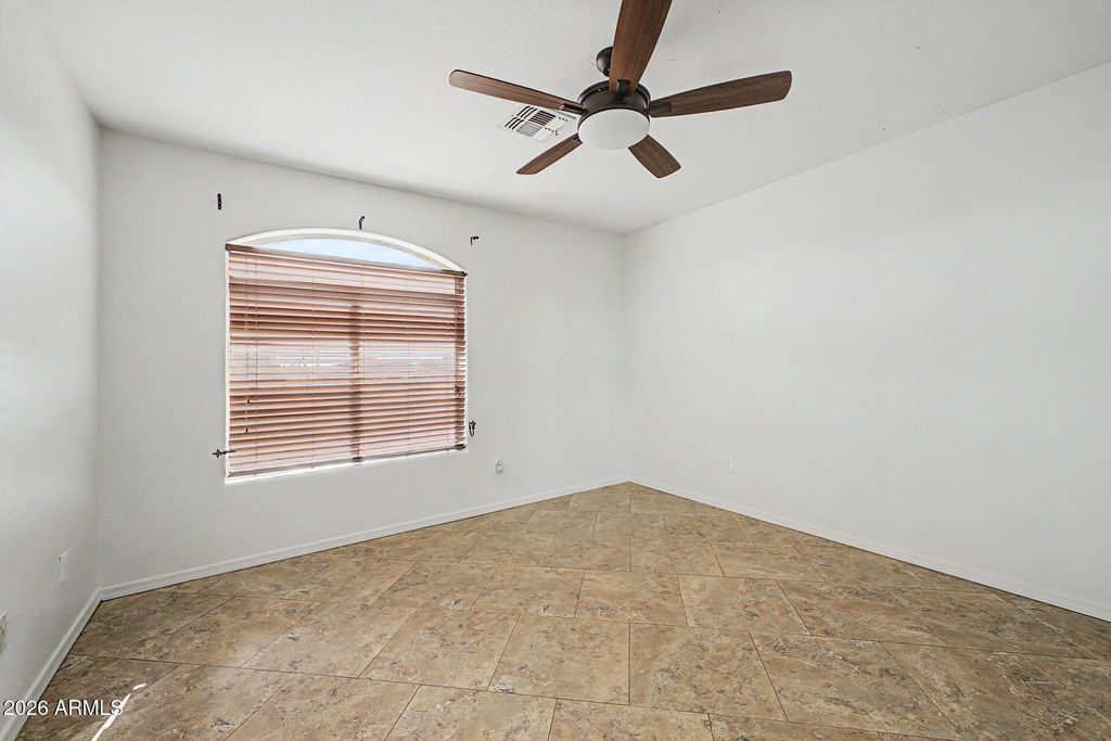 Image 18 of property listing at 33399 N KAREN Lane, San Tan Valley, AZ 85143