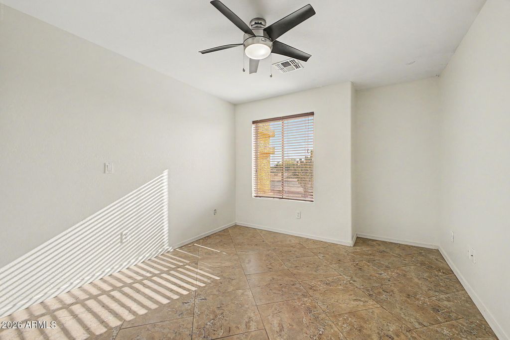 Image 21 of property listing at 33399 N KAREN Lane, San Tan Valley, AZ 85143