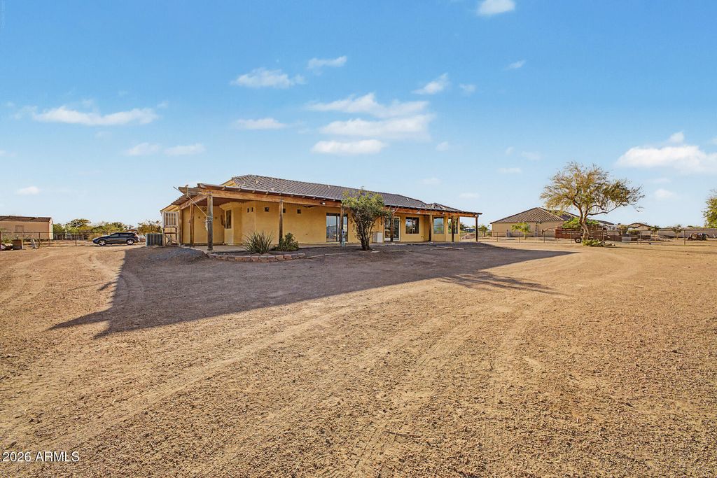 Image 27 of property listing at 33399 N KAREN Lane, San Tan Valley, AZ 85143