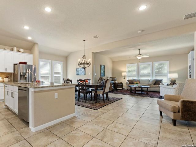 462 PECAN MDWS, New Braunfels, TX 78130