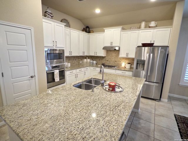 462 PECAN MDWS, New Braunfels, TX 78130