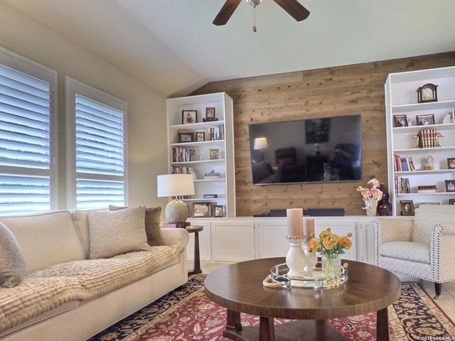 462 PECAN MDWS, New Braunfels, TX 78130