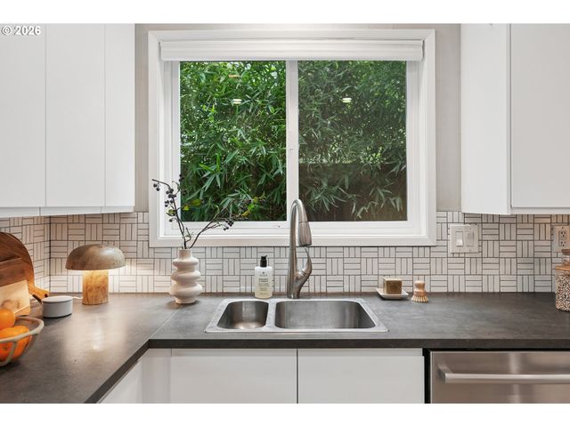 17500 HILL Way, Lake Oswego, OR 97035