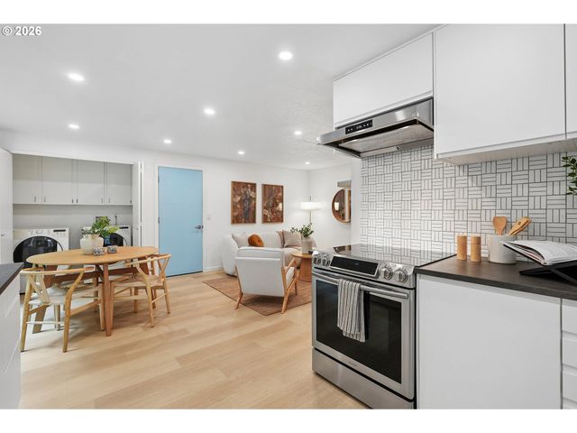 17500 HILL Way, Lake Oswego, OR 97035