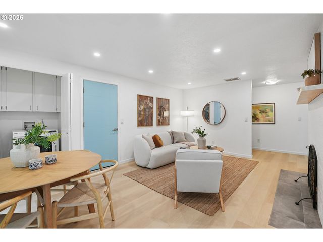 17500 HILL Way, Lake Oswego, OR 97035