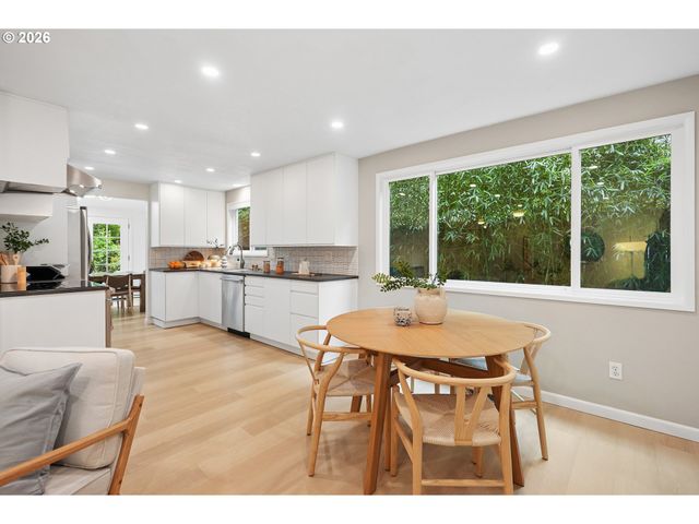 17500 HILL Way, Lake Oswego, OR 97035