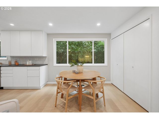 17500 HILL Way, Lake Oswego, OR 97035