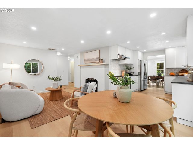 17500 HILL Way, Lake Oswego, OR 97035