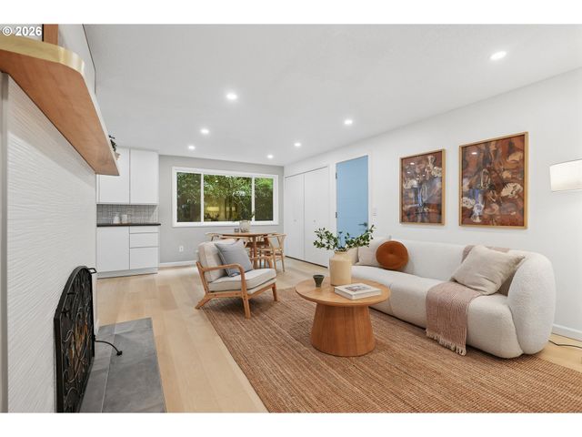 17500 HILL Way, Lake Oswego, OR 97035