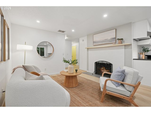 17500 HILL Way, Lake Oswego, OR 97035