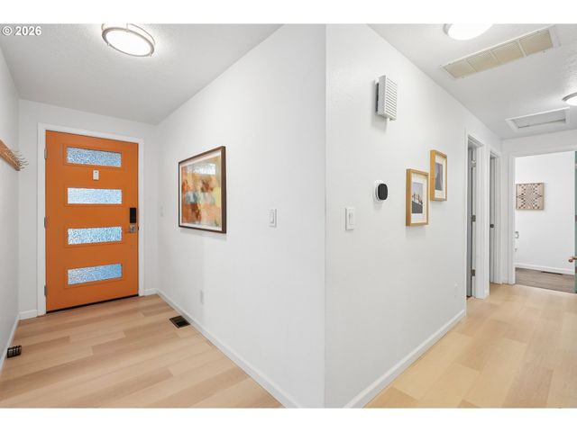 17500 HILL Way, Lake Oswego, OR 97035