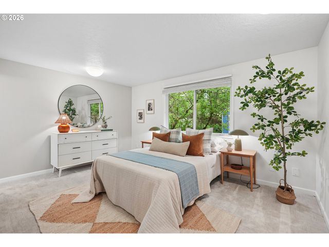 17500 HILL Way, Lake Oswego, OR 97035