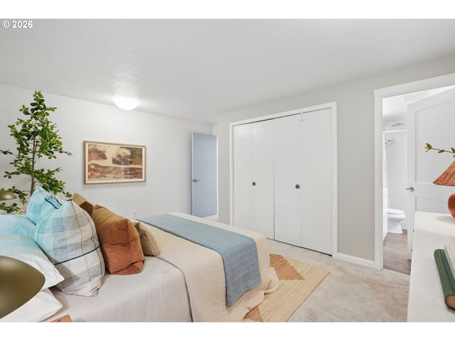 17500 HILL Way, Lake Oswego, OR 97035