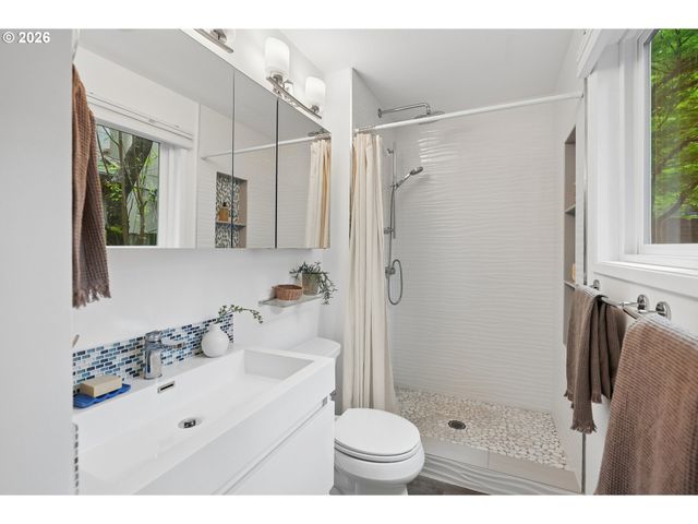 17500 HILL Way, Lake Oswego, OR 97035