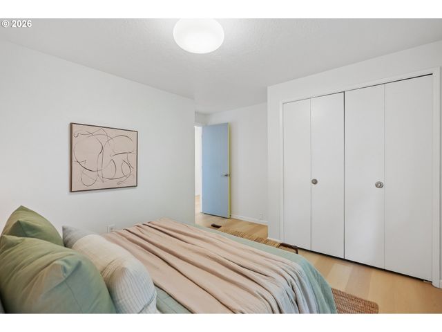 17500 HILL Way, Lake Oswego, OR 97035