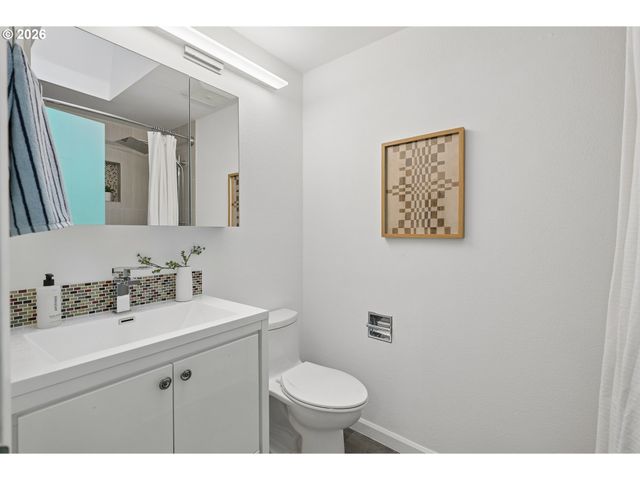 17500 HILL Way, Lake Oswego, OR 97035