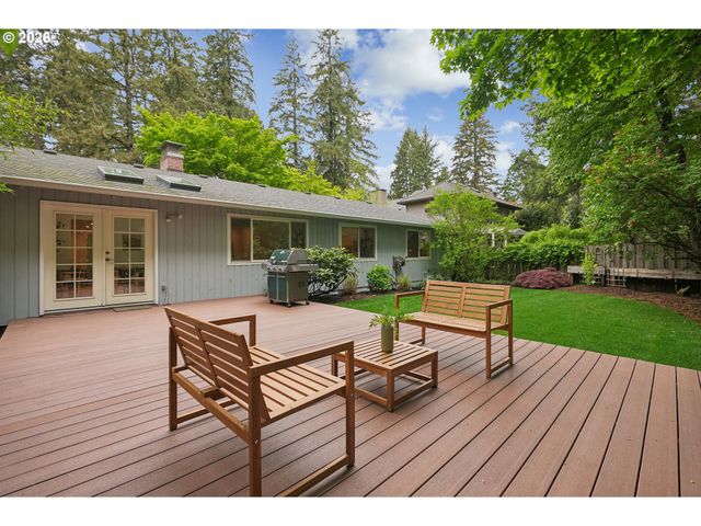 17500 HILL Way, Lake Oswego, OR 97035