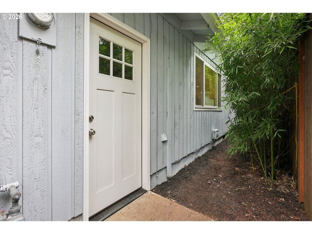 17500 HILL Way, Lake Oswego, OR 97035
