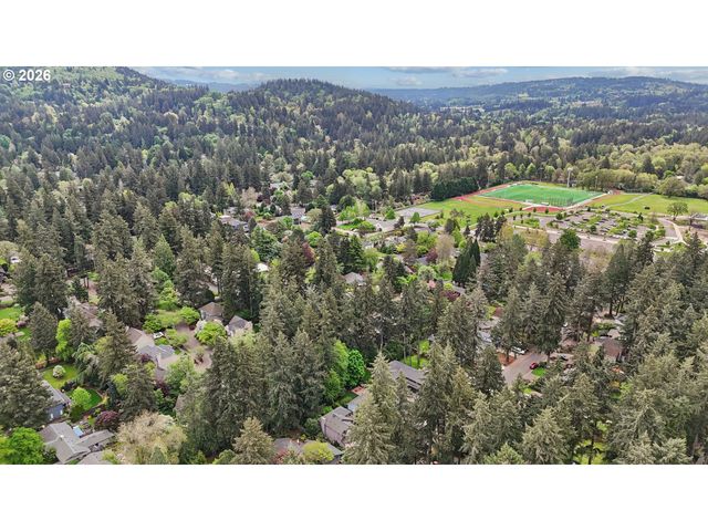 17500 HILL Way, Lake Oswego, OR 97035