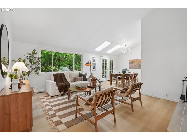 17500 HILL Way, Lake Oswego, OR 97035