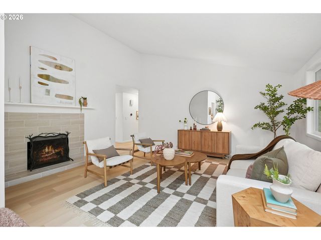 17500 HILL Way, Lake Oswego, OR 97035