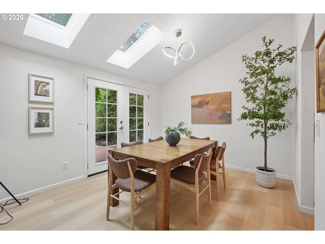 17500 HILL Way, Lake Oswego, OR 97035