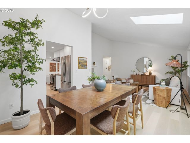 17500 HILL Way, Lake Oswego, OR 97035