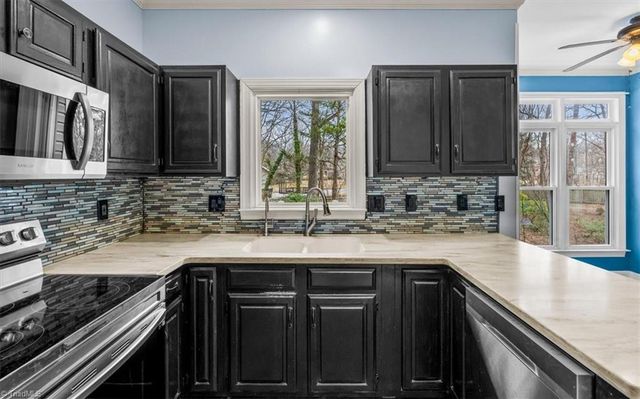 8 Knoll Brook Court, Greensboro, NC 27407