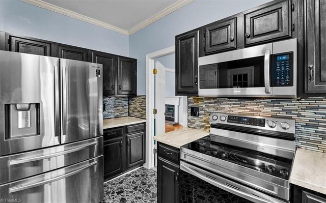 8 Knoll Brook Court, Greensboro, NC 27407