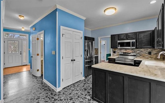 8 Knoll Brook Court, Greensboro, NC 27407