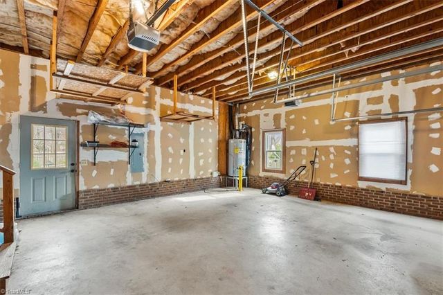 8 Knoll Brook Court, Greensboro, NC 27407