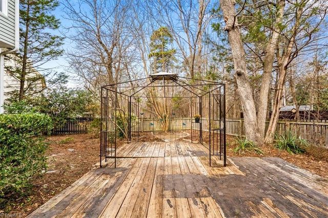 8 Knoll Brook Court, Greensboro, NC 27407