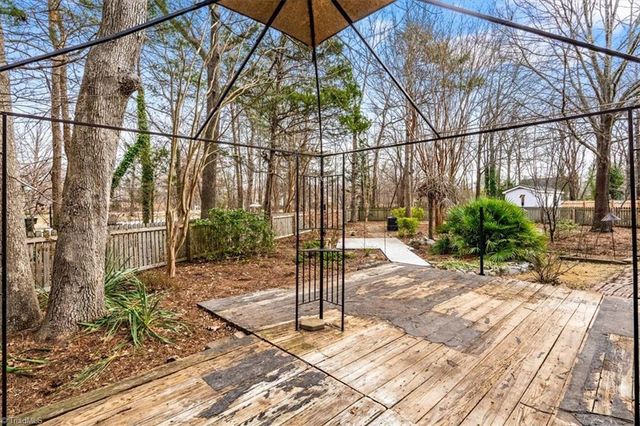 8 Knoll Brook Court, Greensboro, NC 27407