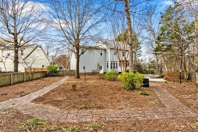 8 Knoll Brook Court, Greensboro, NC 27407