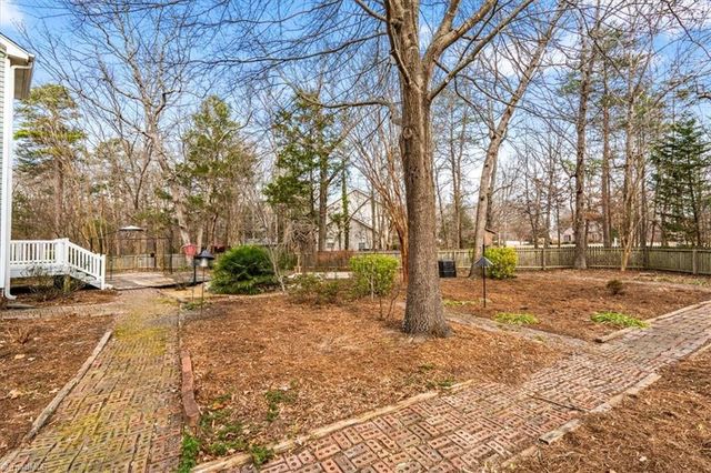 8 Knoll Brook Court, Greensboro, NC 27407