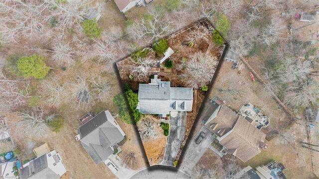 8 Knoll Brook Court, Greensboro, NC 27407