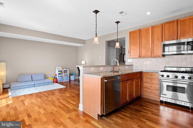 203 CAPTAINS WAY, Philadelphia, PA 19146