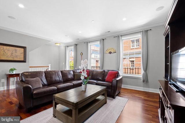 203 CAPTAINS WAY, Philadelphia, PA 19146