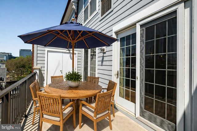 203 CAPTAINS WAY, Philadelphia, PA 19146