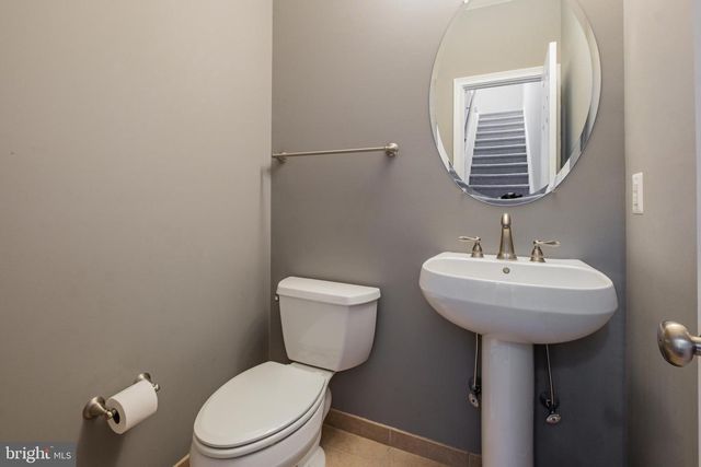 203 CAPTAINS WAY, Philadelphia, PA 19146