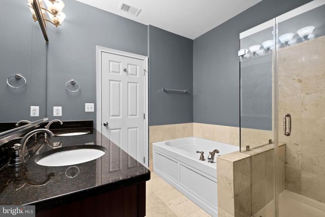 203 CAPTAINS WAY, Philadelphia, PA 19146