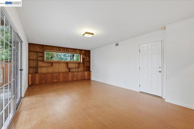 4977 Proctor Rd, Castro Valley, CA 94546