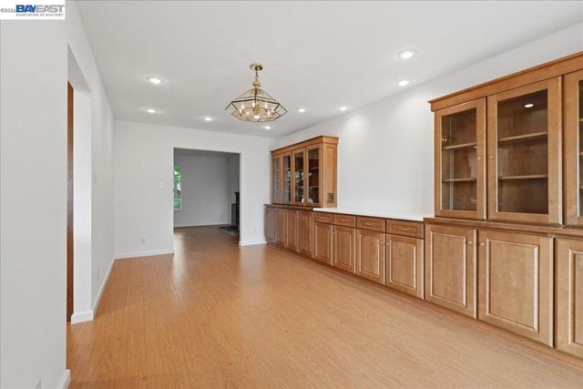 4977 Proctor Rd, Castro Valley, CA 94546