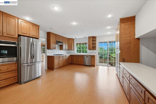 4977 Proctor Rd, Castro Valley, CA 94546